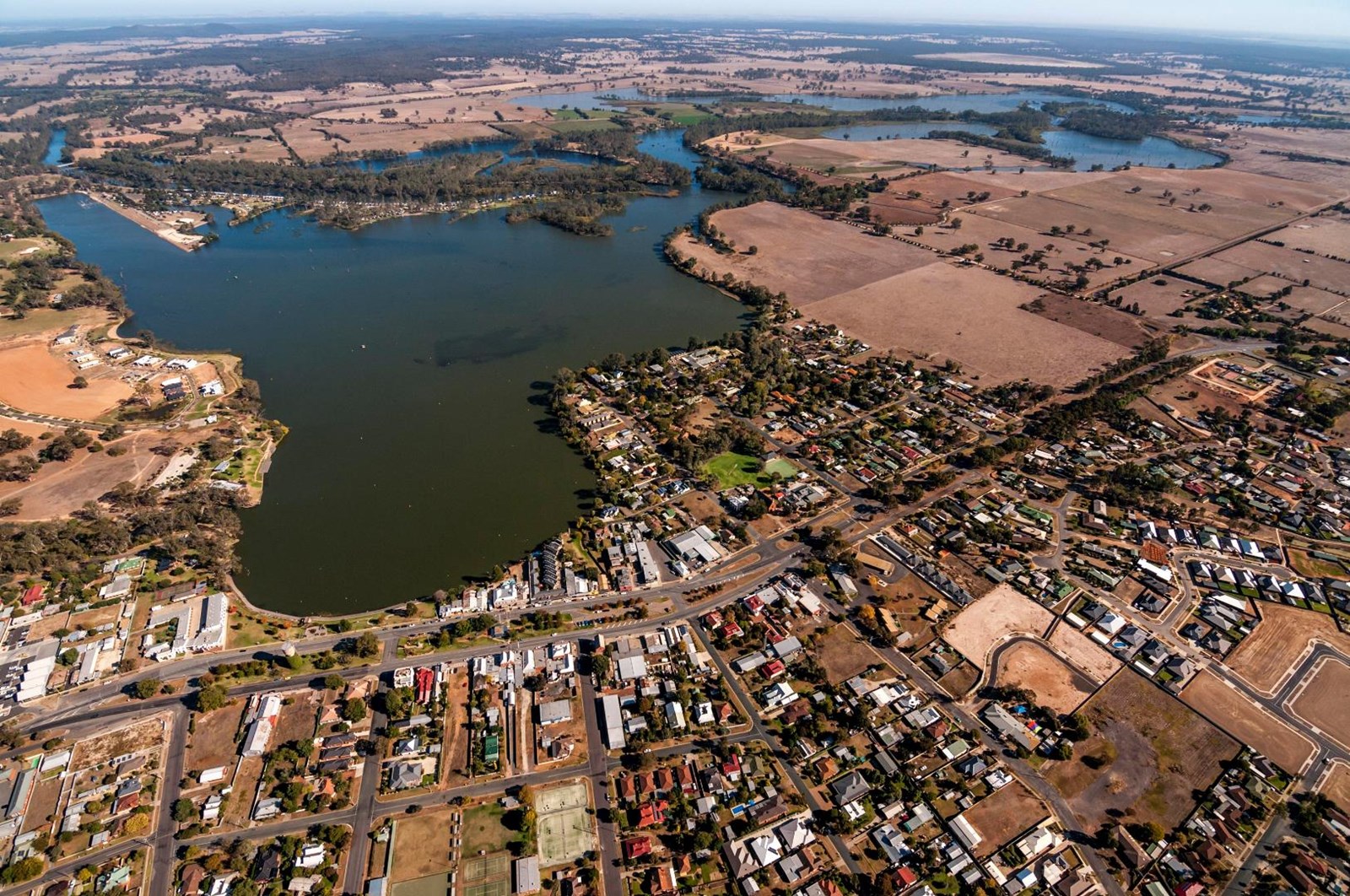 Elloura, Lake Nagambie in Lakeside Drive, Nagambie VIC 3608